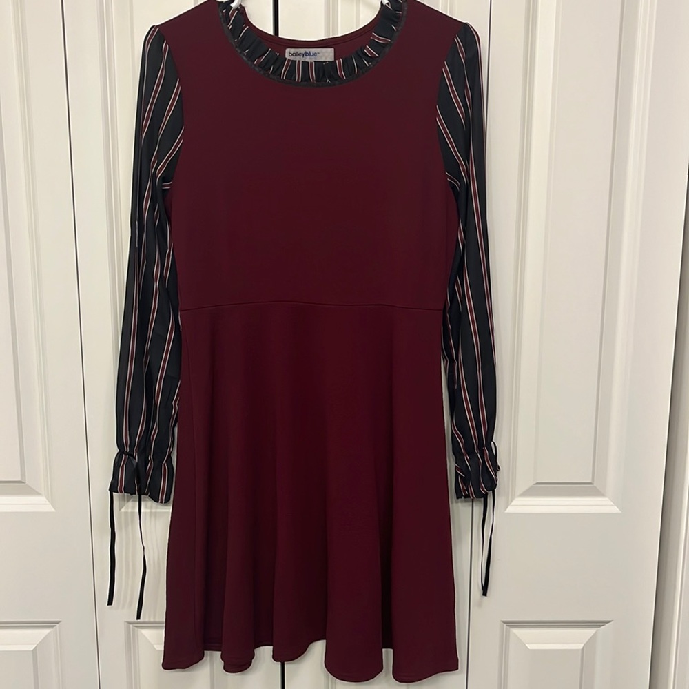 Junior dress maroon and black